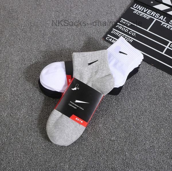 

fashion men's sports socks classic hook brand medium tube solid men women basketball sweat absorbing breathable short boat sock luxury, Black