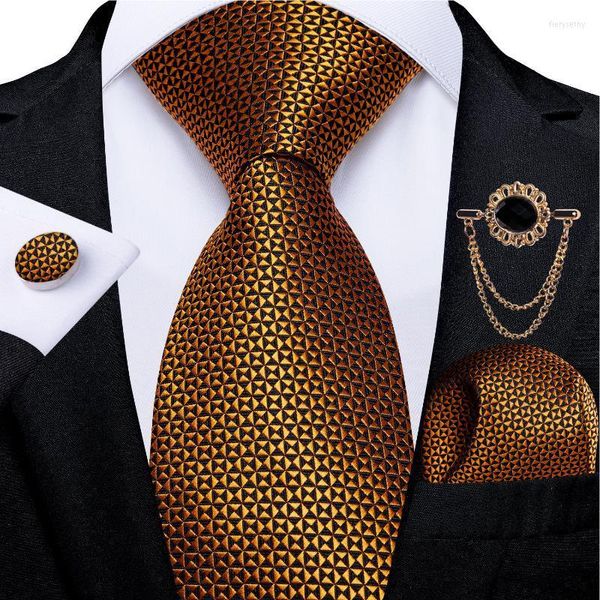 Papillon in seta scozzese dorata per uomo Cravatta gialla di lusso Set fazzoletto da taschino Gemelli Accessori da sposa Spilla in metallo con catena Fier22