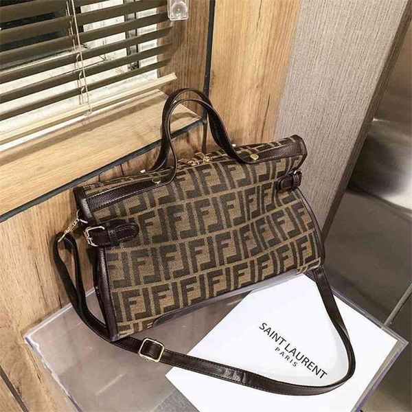 

chic european and american fashion hand canvas ins retro postman single shoulder straddle bag handbags on clearance sale