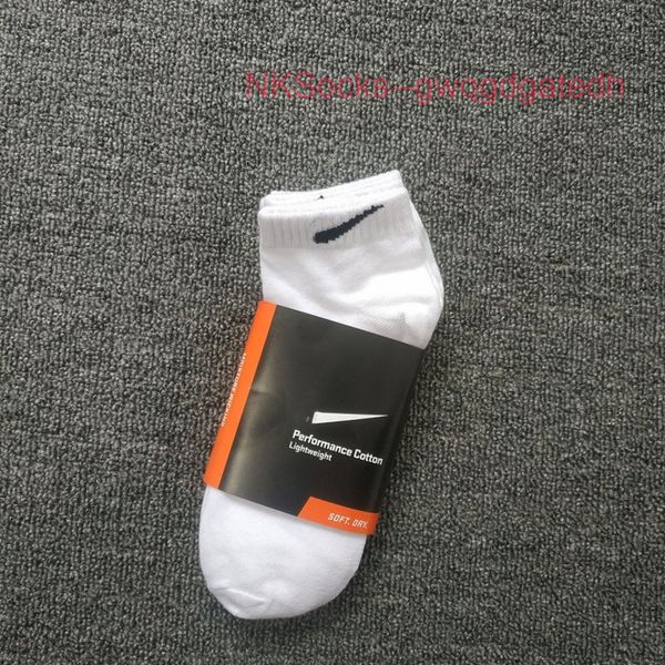 

fashion men's classic socks 3 pairs of 1 card hook brand designer versatile sports sock men women luxury wear medium short sportsocks 4, Black