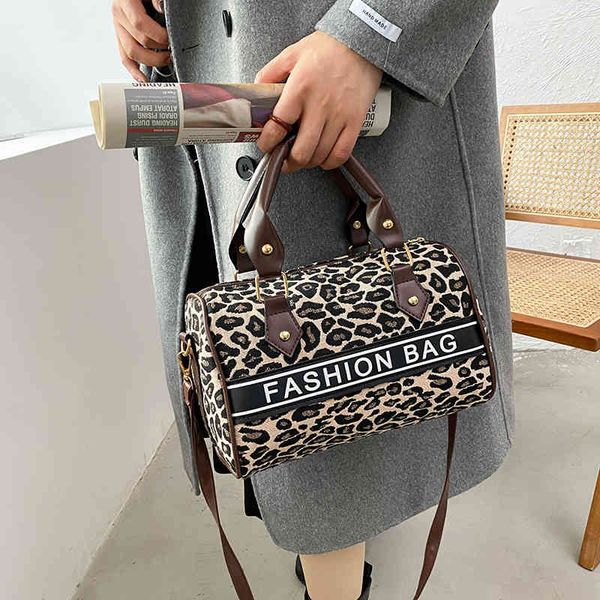

2022 trendy fashion design ladies bags factory direct clothing 2022 2022 new shoulder texture women's handbag