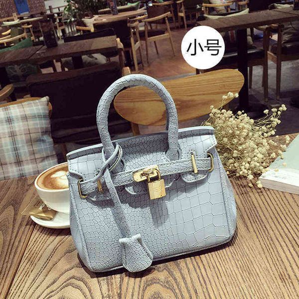 

good classic flower 2022 h family same crocodile pattern bag large capacity portable single shoulder messenger bag vv856