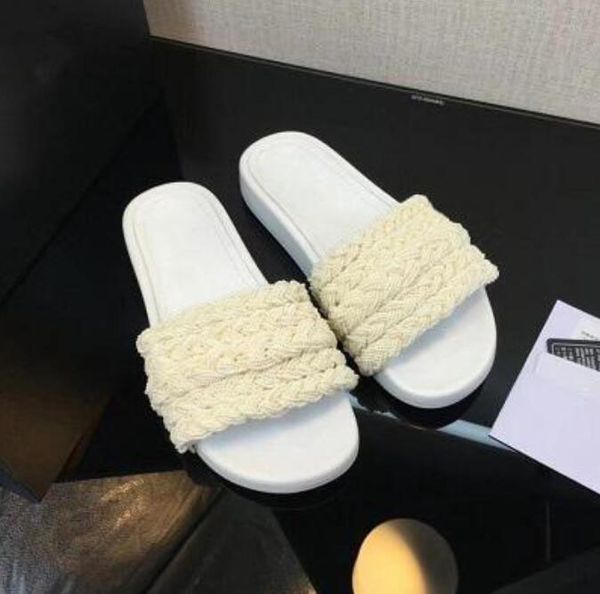 

2022 designer sandals women slippers pearl chain slides pearls embellished quilted sandal flat heel platform mules beach luxury footwear siz, Black