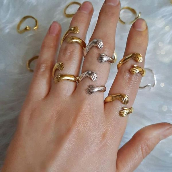 Anéis de cluster adoram abraçar a mão empilhável para homens homens ajustáveis ​​anel de punho aberto abraça casal casal vintage punk jewelry giftscluster
