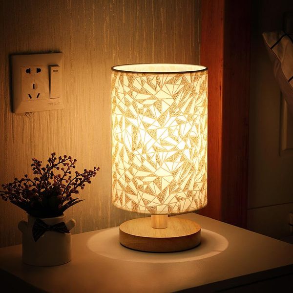 Lampade da tavolo Lampada da camera da letto nordica semplice Usb Smart Charge Base in legno massello Copertura in lino LED Decorazione da comodino Luci notturneTavolo