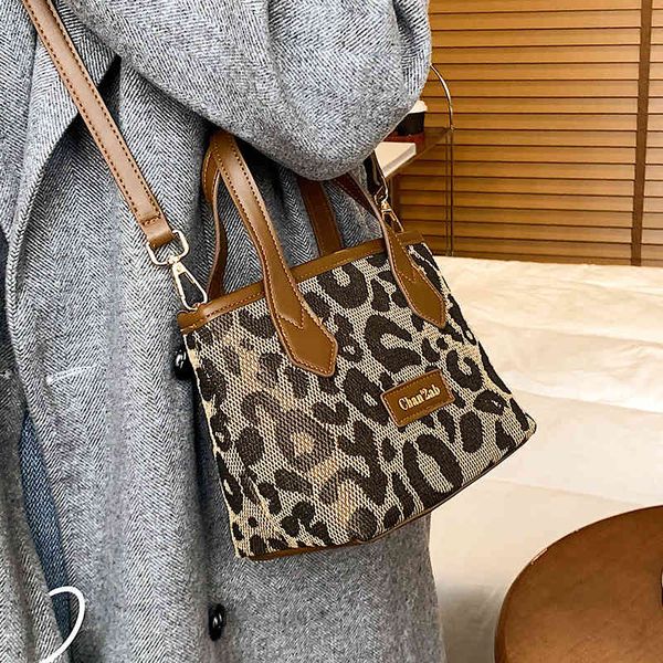 

2022 luxury brand fashion design versatile ladies bags high sense style small women's autumn winter new msenger shoulder handbag