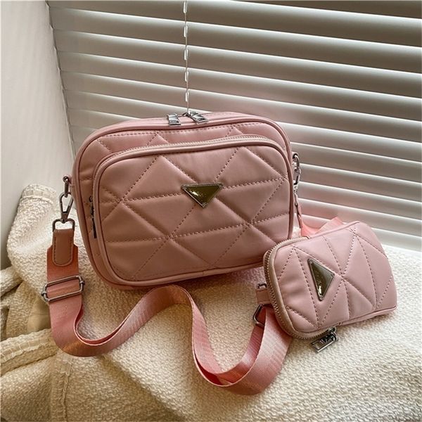 

2022 new fashion wide strap messenger single shoulder leisure backpack flip texture rhombic lattice women's bag emnc 70% off outlet sal