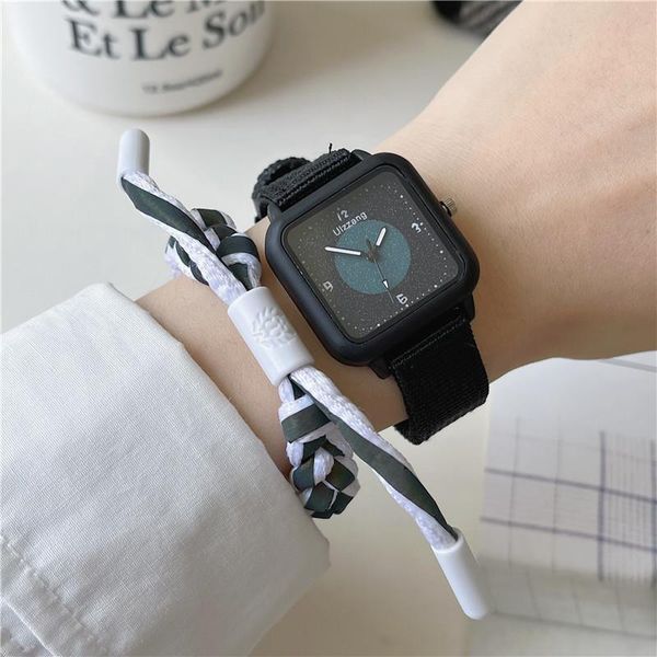 Нарученные часы простые черные женщины Quartz Watch 2022 Ulzzang Fashion Brand Ladies Нейлоновый ремешок повседневные женские часы капля