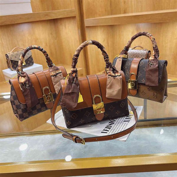 

factory outlet women's 2022 new hand-held women's bag fashion single shoulder messenger small square bag fashion live broadcast po