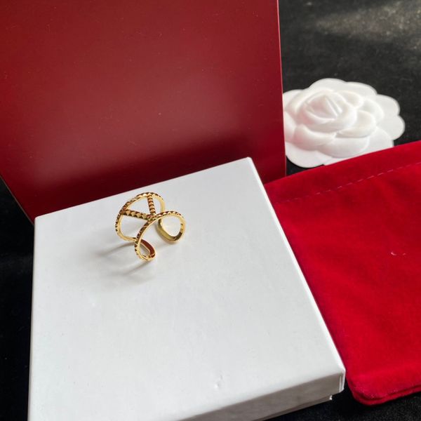 

charm fashion gold cluster rings lattice design luxury brand jewelry designer letter v women 18k gold simple fingerring factory retail whole, Golden;silver
