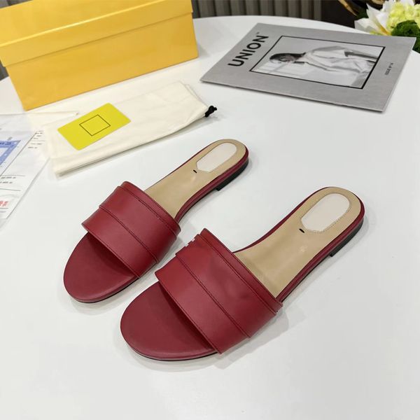 Sandali piatti classici di design Pantofole sexy con cappuccio rotondo in pelle rossa gialla Pantofole da bagno estive per hotel all'aperto sulla spiaggia 35-42