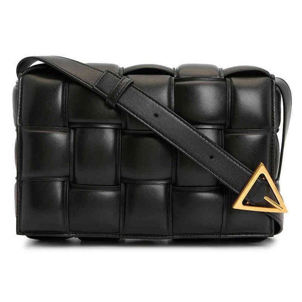 

handbags venetas designer bottegas woven sheep leather padded casette one shoulder pillow bag
