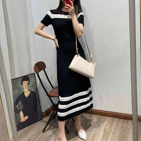 

two piece dress light luxury positioning  family dress temperament goddess skirt spring and summer short sleeve knitted skirt set, White