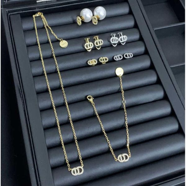 

luxury jewelry letter earrings female internet celebrity mini ear clip high version necklace bracelet289v, Black