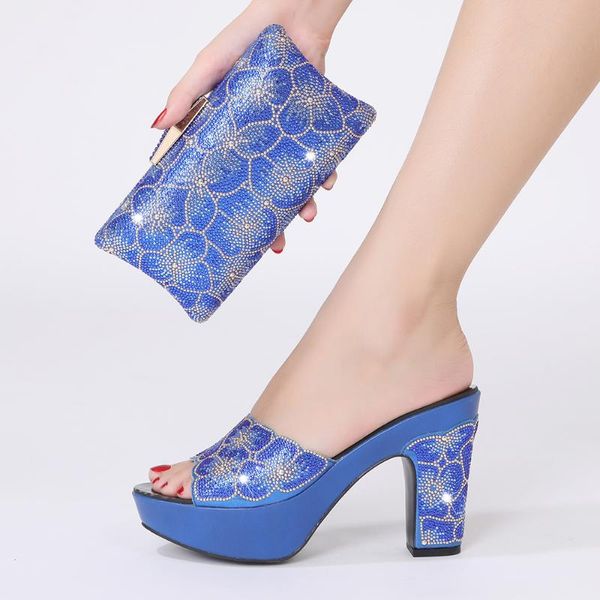 Scarpe eleganti alla moda in arrivo Design italiano e set di borse 2022 Estate da donna africana abbinata in colore blu realeVestito