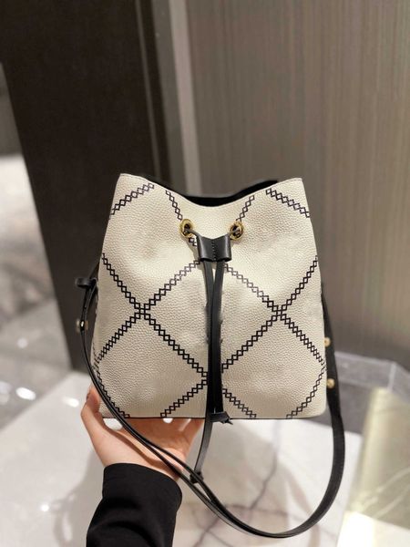 

fashion bags peach heart braided leather bucket game on white tricolors poker elements women clutches casual shopping handbag