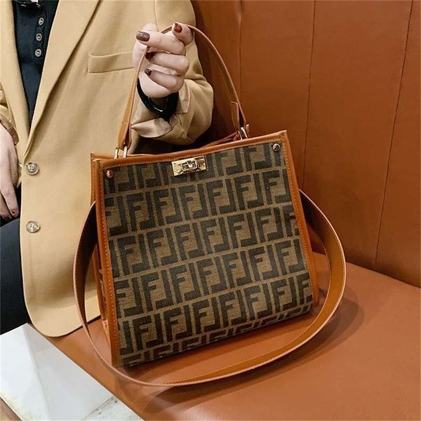 

new fashion red same tot large capacity women's vintage canvas single portable wholesale design purses online