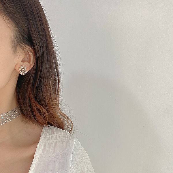 

925 silver needle simple rhinestone flower stud earrings south korea dongdaemun graceful and petite personalized earrings online influencer, Golden
