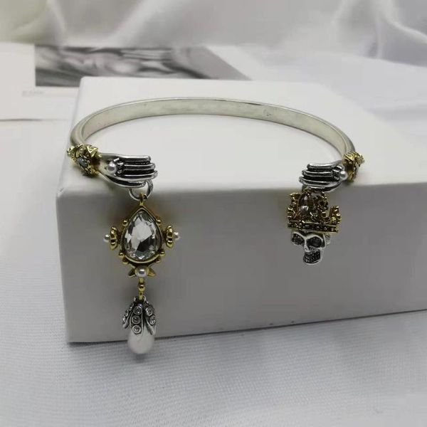 Armreif Marke Vintage übertriebenen Stil Schädel Quaste und Perle Anhänger Set Kristall Geist Armband für Frauen vergoldet 18 Karat GoldBangle