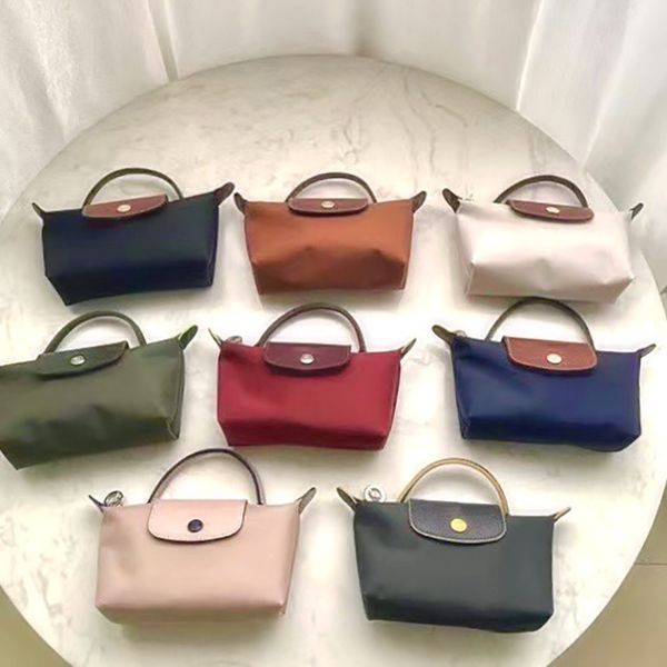 Designer Mini bolsas de travesseiro Bolsa de travesseiro de luxo Bolsa de caçamba Bola de nylon Handel e aba são 100% de couro genuíno de couro de couro para mulheres Lady Purse HBP