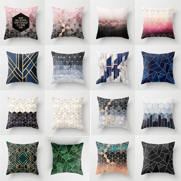 Dekoratives Kissen mit geometrischem Muster. Digitaldruck-Stoffärmel-Sofa gegen die Bettrückseite, weiche Tasche mit individuell anpassbaren Kissenschiebern