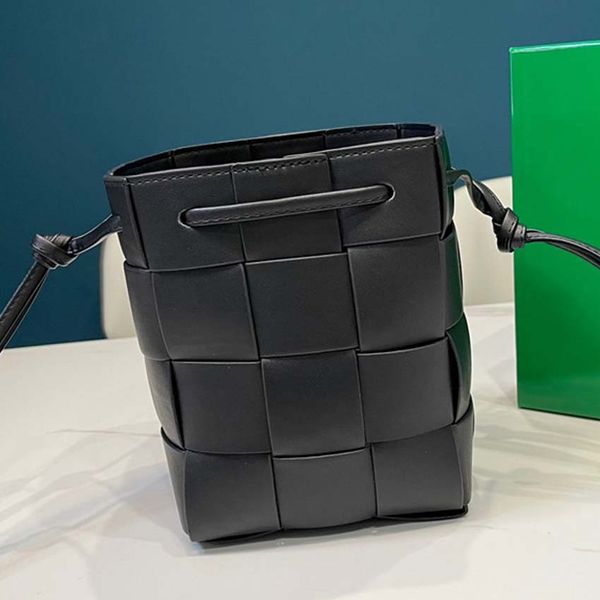 

2022 women bags crossbody handbag one-shoulder pillow versatile design leather stylish high-end small square handbag 31