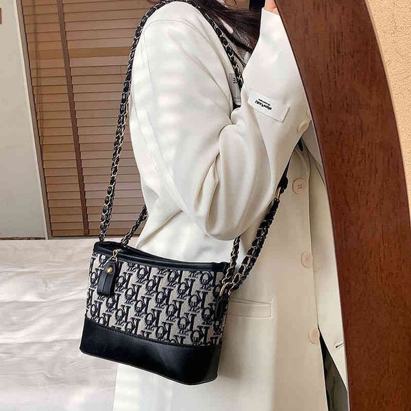 

bag 2022 spring new fashion versatile korean personalized single shoulder messenger textured chain women's bag