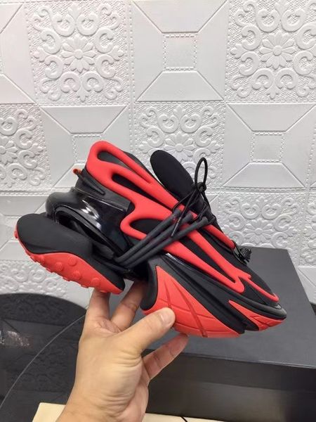 

2022 new spring and summer mens womens bullet shoes distinguished fashion trend ultra-thick sole ufo shape all black r unicorn cotton metave