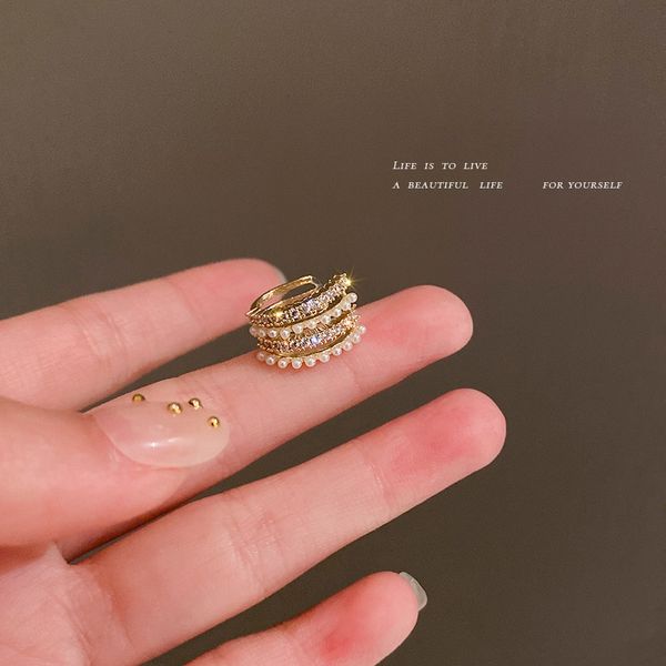 

korean fashion rhinestone pearl single ear clip without pierced multilayer personality retro temperament earrings, Golden