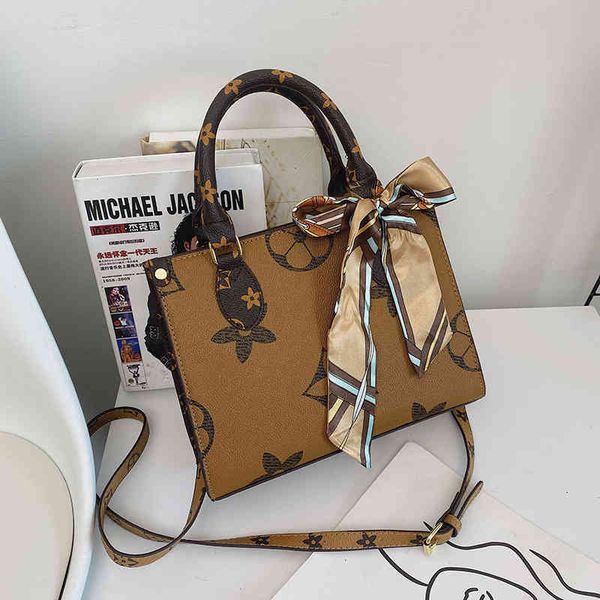 

early autumn texture small square elegant hand temperament single shoulder bag simple and generous essential for commuting to work in