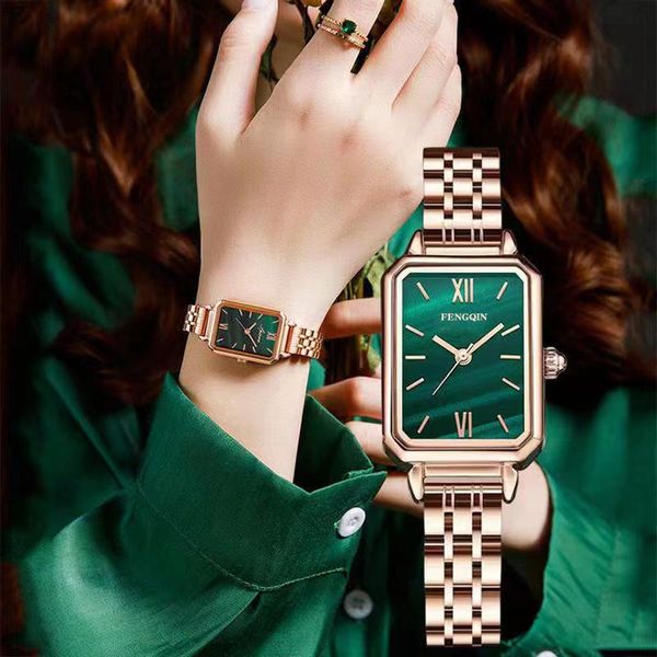 Designers Classic Luxury square dial designer silicona cuarzo relojes para mujer parejas de mujeres caja de acero inoxidable impermeable moda pulsera de oro reloj para mujer