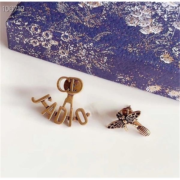 

2022 fashion 20% off designer jewelry d high-end version letter bee asymmetric earrings women's light luxury fashion earrings, Golden