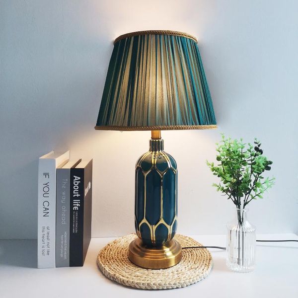 Lâmpadas de mesa Luxo de luxo leve Post Modern American Style Ceramic Lamp for Bedroom Bedside European Living Sala Blue Desk Litptable