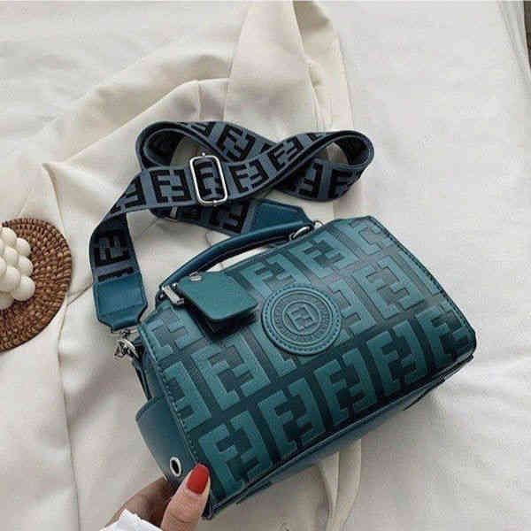 

2022 factory wholesale new popular portable one shoulder messenger bag