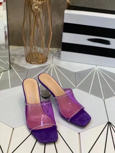 2022 Novo estilo europeu Feminino Feminino Sandalas Sapatos de moda Fruta cor de chinelos redondos decoração de botão romano Tecido transparente Jelly Women Images