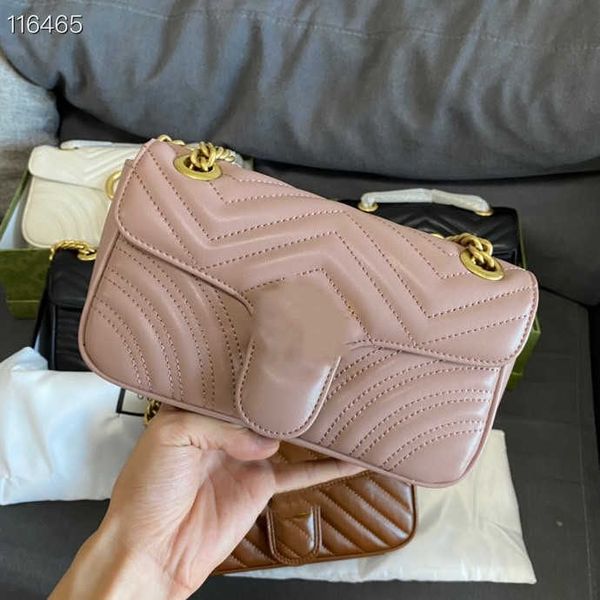 

2021 chain shoulder bag adopts structure model and super - sized soft cover seal, with double metal accessories leather microfiber lining,