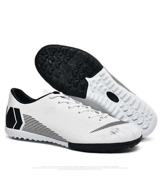 

2020 soft lightweight football bootsfootball boots chuteira football shoes chuteira society futbol, Black