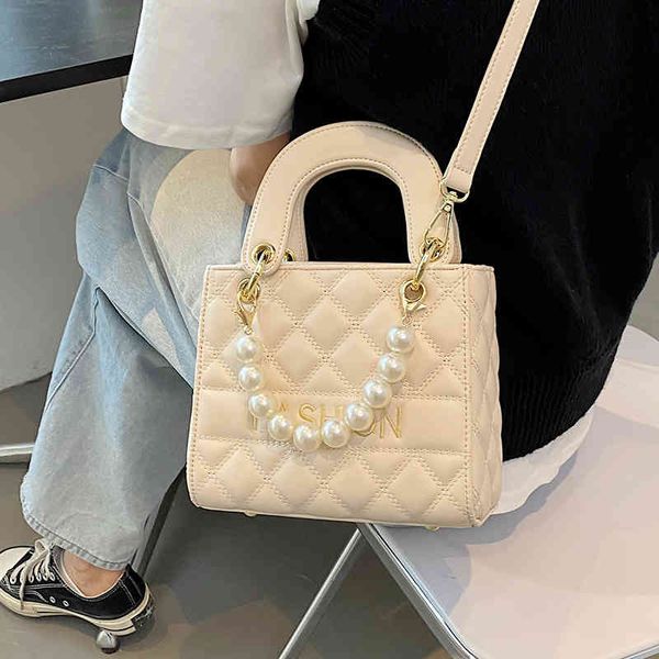 

popular female new fashion style embroidered thread bag versatile high-grade texture one shoulder small square bag