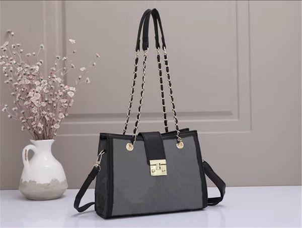 

designers shoulder bags women chain bag crossbody messenger tote female quilted heart leather handbags purses wallets h0653