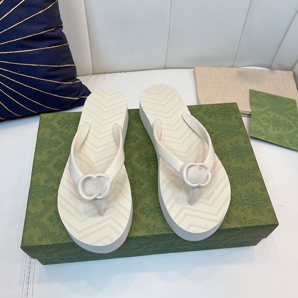 Sandália Chevron Thong Feminina Novas Senhoras Beach Slides Moda em forma de V Sandálias Flip Flop Tamanho 35-42 Padrão Palmilha de Borracha Sola Plana Slides Chinelos Planos Com Caixa 351