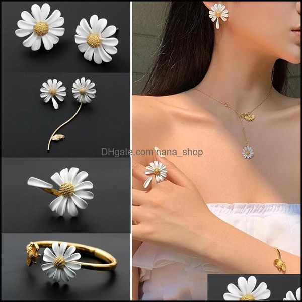 

stud earrings jewelry korean style cute small daisy flower for women girls sweet statement asymmetrical earring party gifts drop delivery 20, Golden;silver