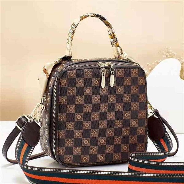 

2022 factory wholesale new autumn and winter high sense versatile foreign style large capacity women's shoulder fashion messenger bag u