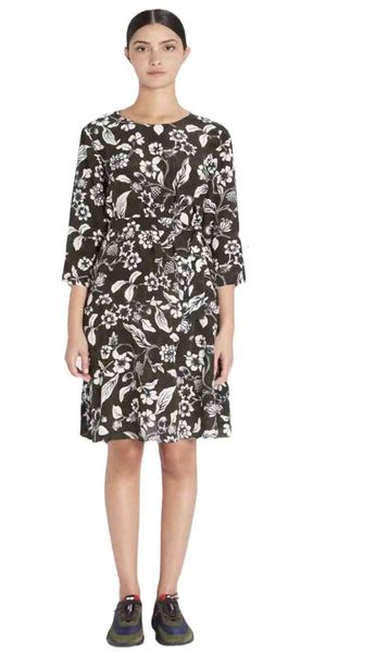 

casual dresses max spring / summer round neck print lace up slim hem pleated silk dress, Black;gray