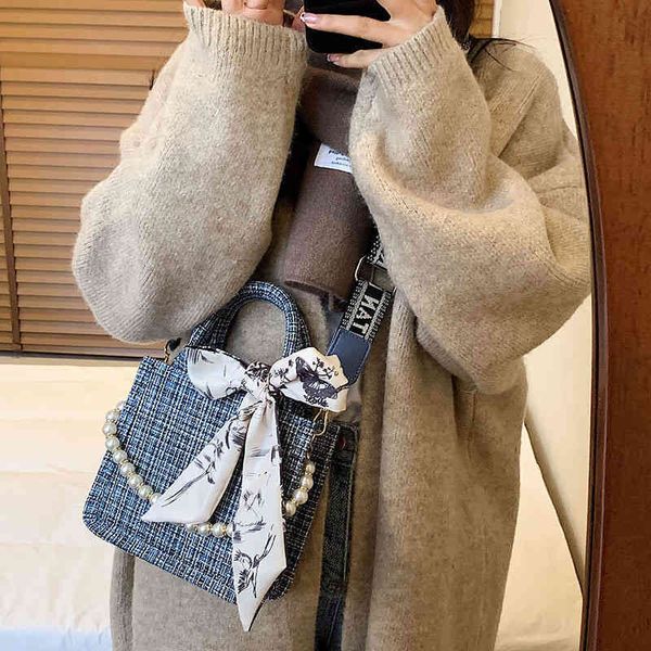 

2022 new designer handbags sense canvas capacity portable autumn and print letter