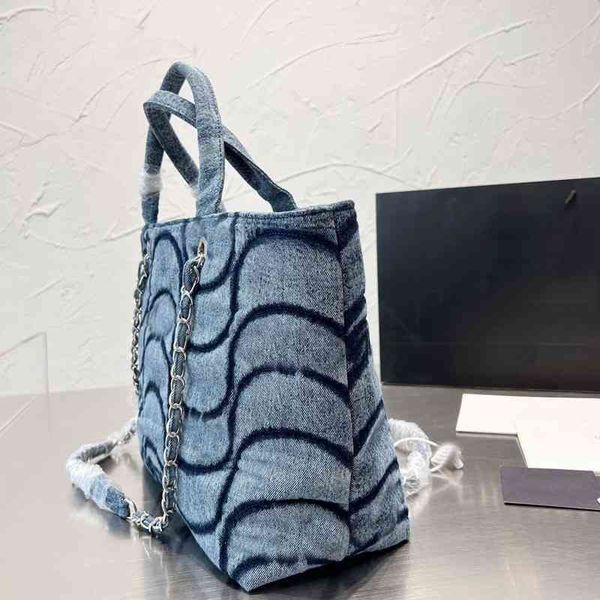 

women luxurys designers vintage message bags women designer tote washed denim shopping bag chain handbag shoulder bucket purses 220629 zhouz