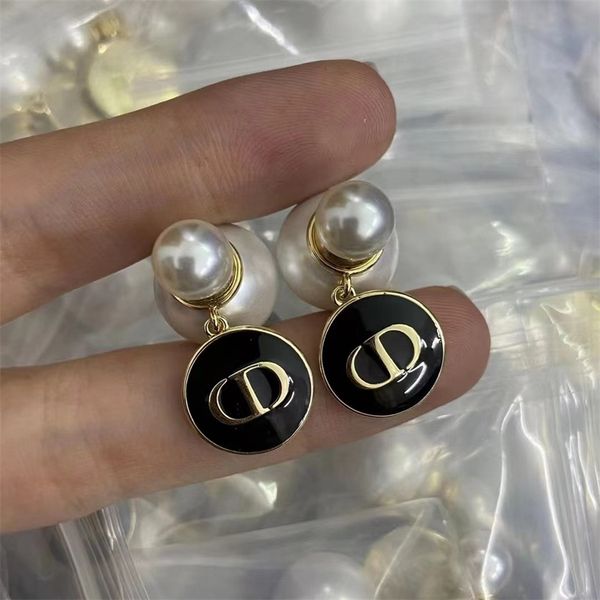 

letter black glue drop size pearl earrings female advanced sense earrings, Golden