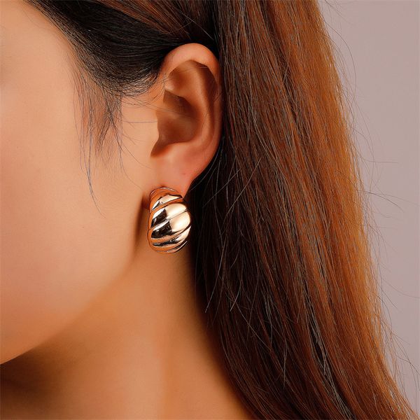

women retro horn thread stud earrings female metal c-shaped striped earrings european alloy ear ring ornaments gold white k accessories, Golden;silver