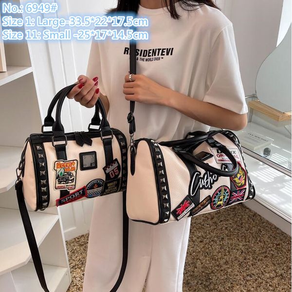 Bolsas de ombro de fábricas por atacado Bolsas de ombro de rua Personalidade Rivet Punk Bolsa Bordado Decoração de Mochila Feminina Backpack de Grande Capacidade ao ar livre Bolsa de lazer