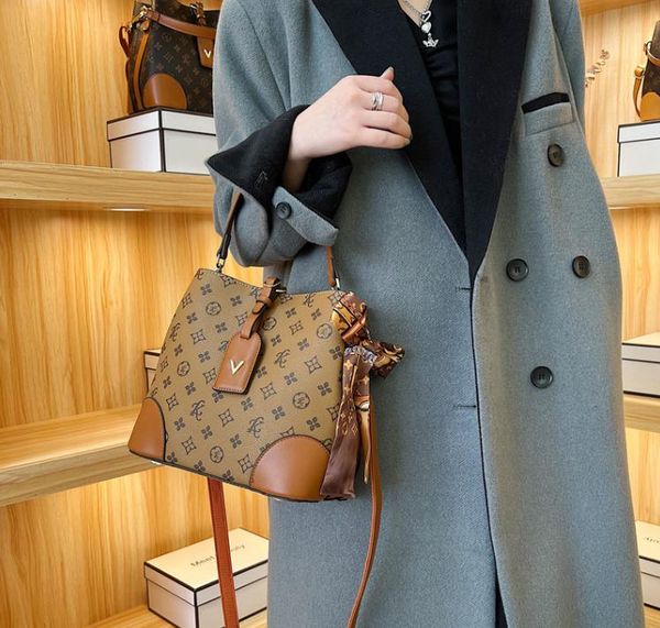 

handbag women's niche design bucket bag shoulder commuter messenger bag