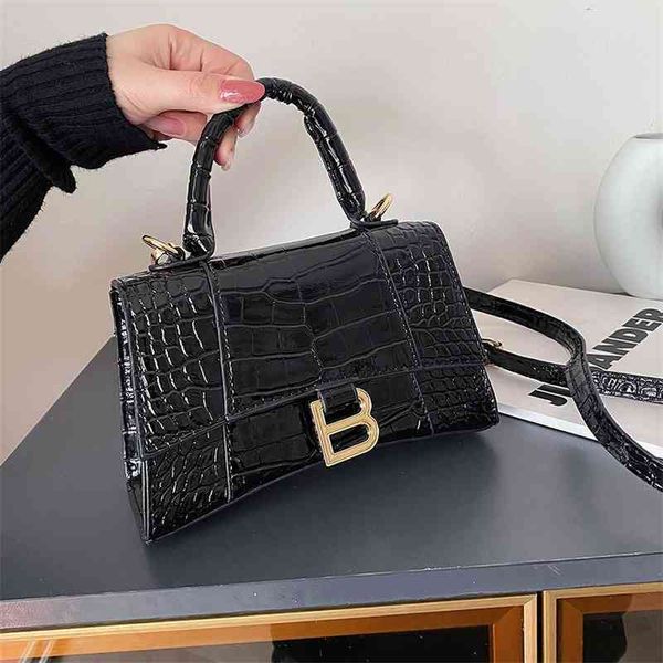 

70% factory online sale simple hand bright leather casual shoulder bag trend
